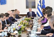 Μάστιγα η «λευκή απεργία» των υπουργών: Γιατί ο Μητσοτάκης ζητάει διαρκώς από όλους να ιδρώσουν τη φανέλα