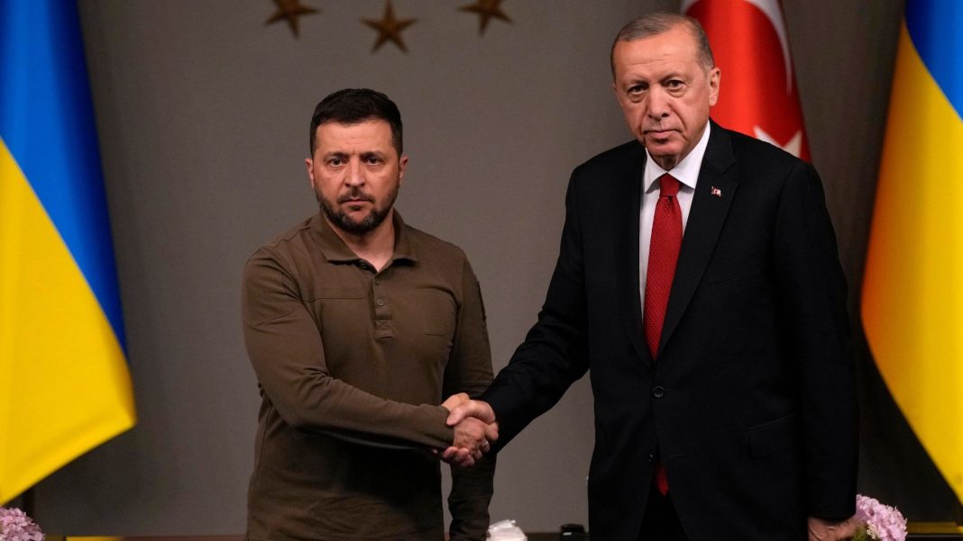Στην Κωνσταντινούπολη ο Ζελένσκι για «σημαντικές συνομιλίες» με τον Ερντογάν