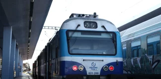 Λάρισα: Τρένο πέρασε με ανεβασμένη μπάρα σε σιδηροδρομική διάβαση – Σταμάτησε πριν περάσουν τα αυτοκίνητα Λάρισα: Τρένο πέρασε με ανεβασμένη μπάρα σε σιδηροδρομική διάβαση – Σταμάτησε πριν περάσουν τα αυτοκίνητα