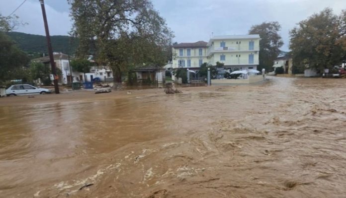 Η επόμενη μέρα της θεομηνίας σε Πήλιο και Σκιάθο: Δρόμοι ποτάμια, πλημμυρισμένες περιουσίες και τεράστιες ζημιές